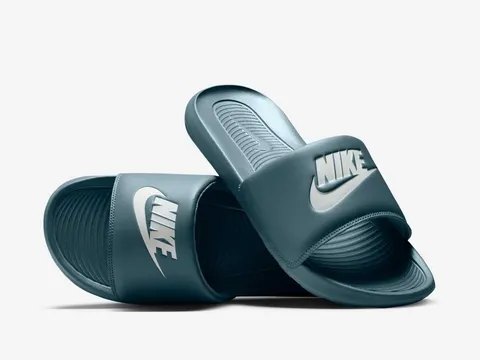Chinelo slide Nike Victori One masculino na cor verde